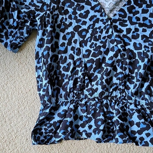 NEW! BANANA REPUBLIC Animal Print Top XS. - Picture 3 of 6